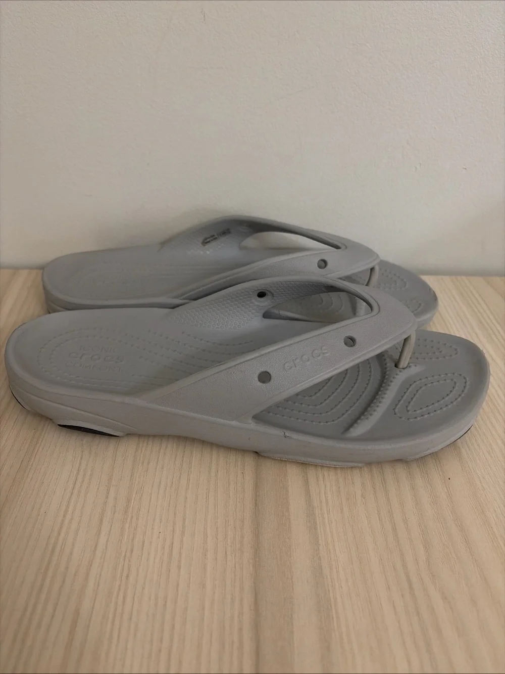 CROCS Iconic comfort Light Gray Classic Flip Flops size M8 W10